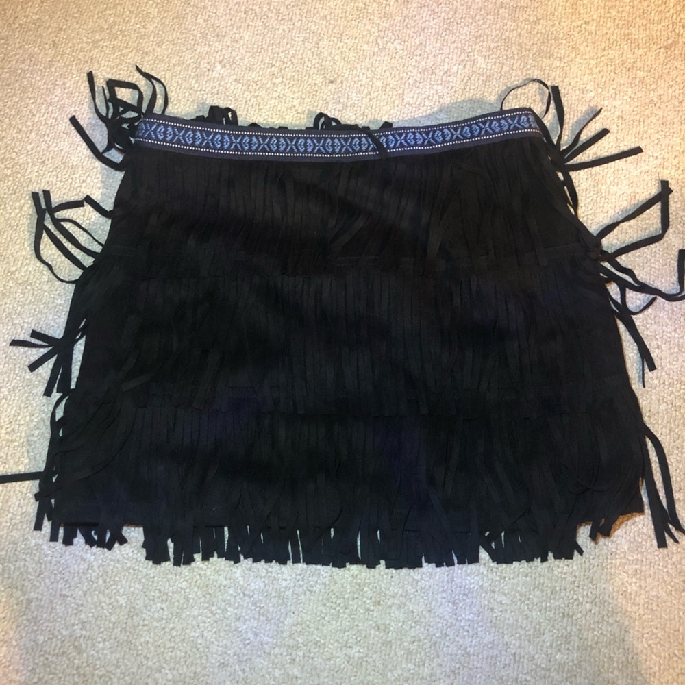 Black frizzled skirt